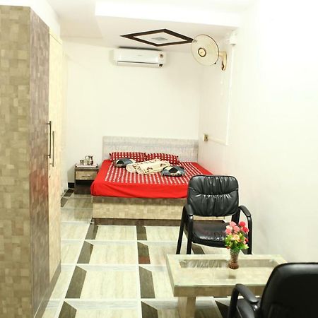 Cm Tower Hotel Udumalaippettai Exterior photo